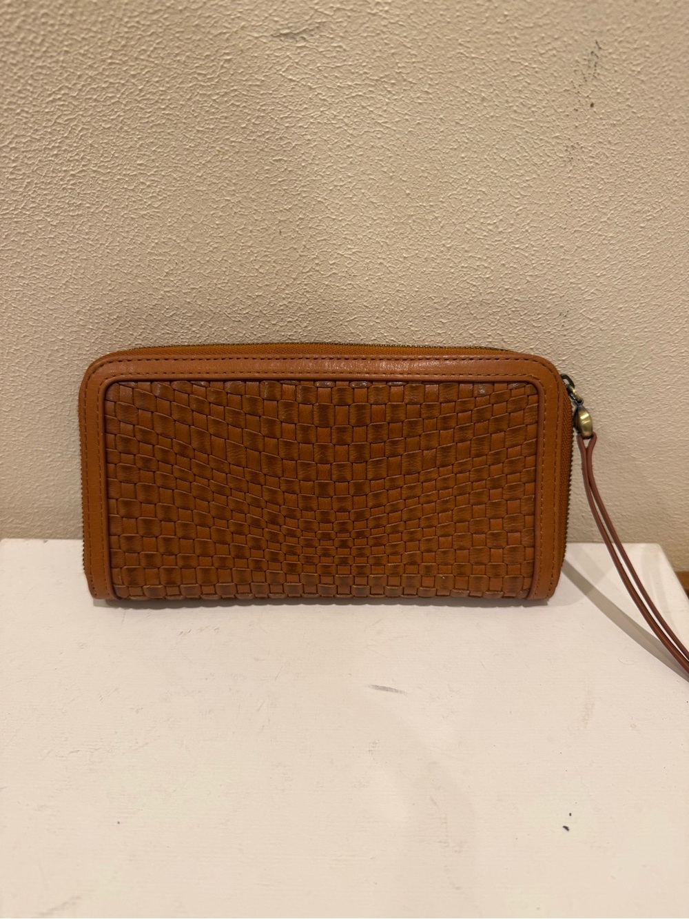 Hobo International Leather Nila Large zip Around Wallet Wheat Brown New With Tag